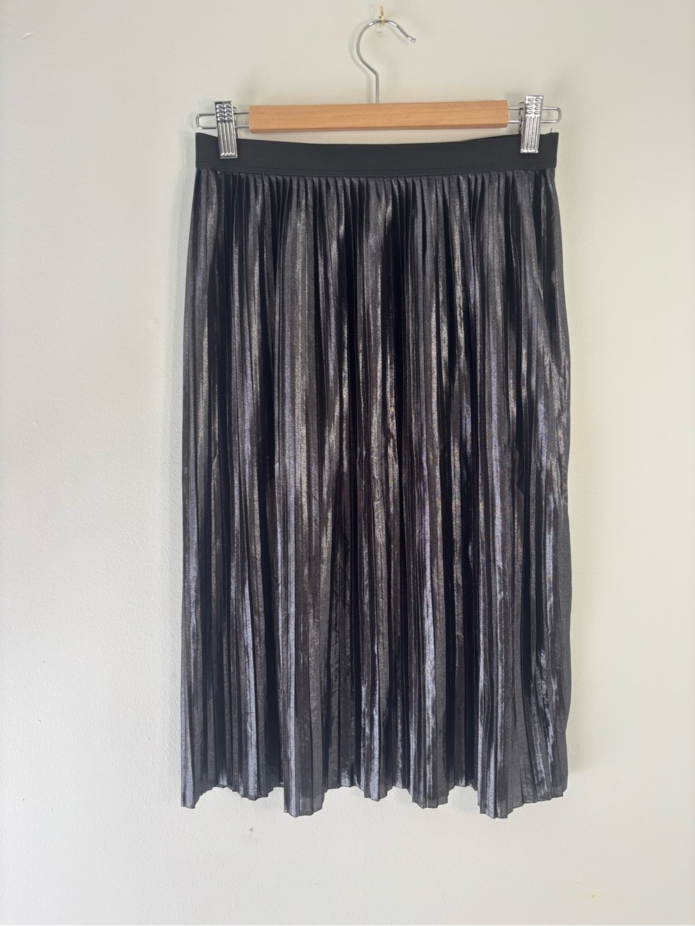 Metallic Pleated Black Midi Skirt with Elastic Waist